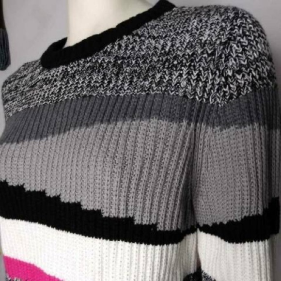 NWT DKNY Block Gray/Blk/ Wht Round Neck Long Sleeve Sweater Small - Picture 3 of 9